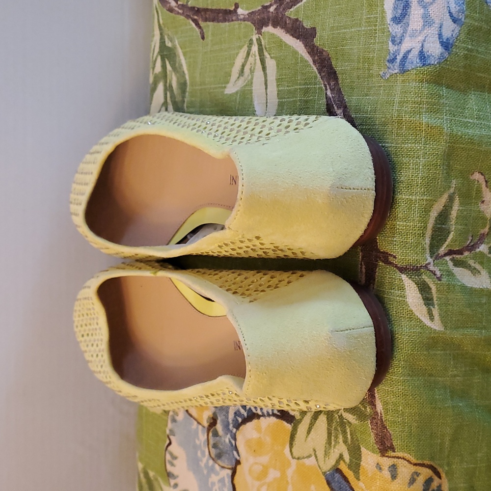 Antonio Melani Yellow Leather Ballet Flats with Rhinestones, Size 10 Medium - Picture 5 of 14